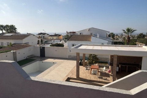 Villa en Torrevieja, Alicante, España 2 dormitorios, 75 m2 No. 149147