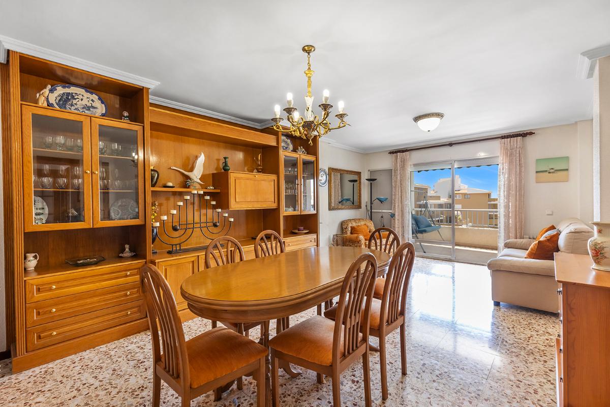 Appartamento a Torrevieja, Alicante, Spagna 3 camere da letto, 110 mq. N° 148945
