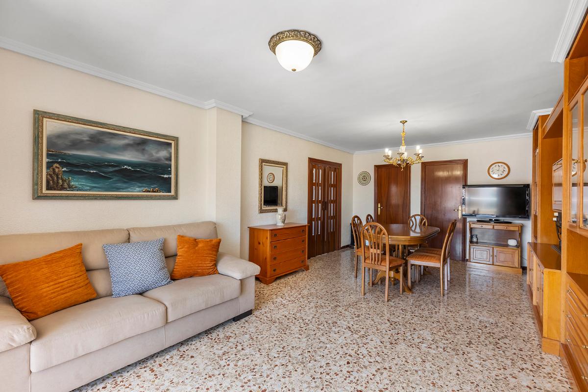 Appartamento a Torrevieja, Alicante, Spagna 3 camere da letto, 110 mq. N° 148945