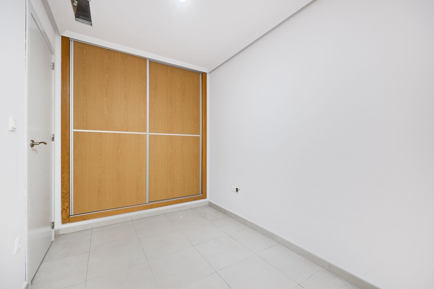 Apartment à Torrevieja, Alicante, Espagne 3 chambres, 92 m2 No. 183416