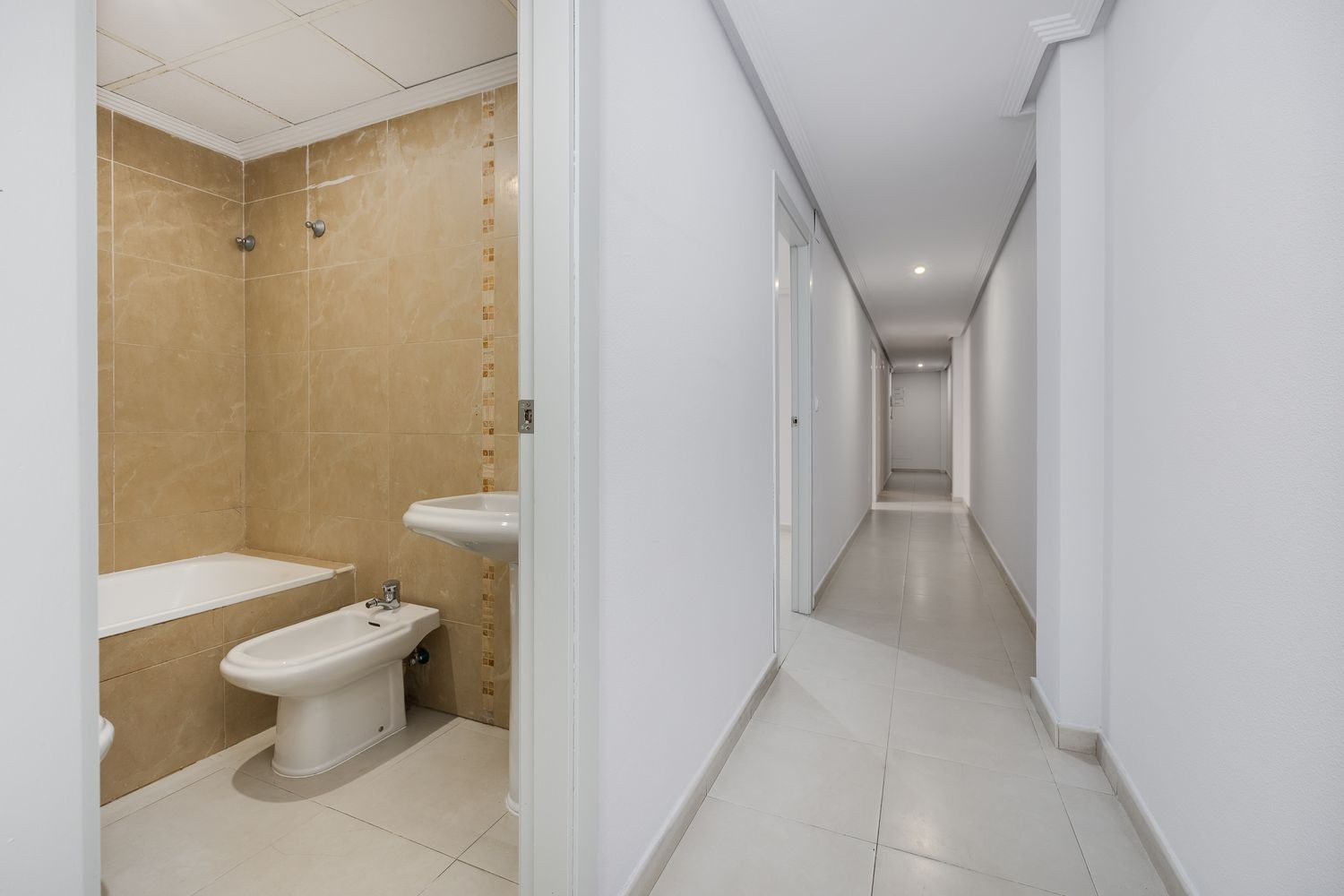 Apartment à Torrevieja, Alicante, Espagne 3 chambres, 92 m2 No. 183416