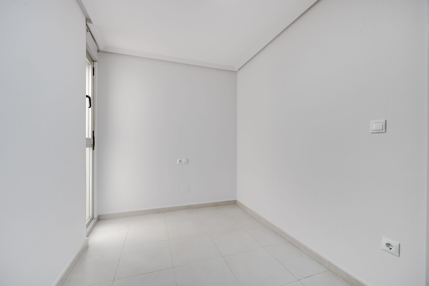 Apartment à Torrevieja, Alicante, Espagne 3 chambres, 92 m2 No. 183416