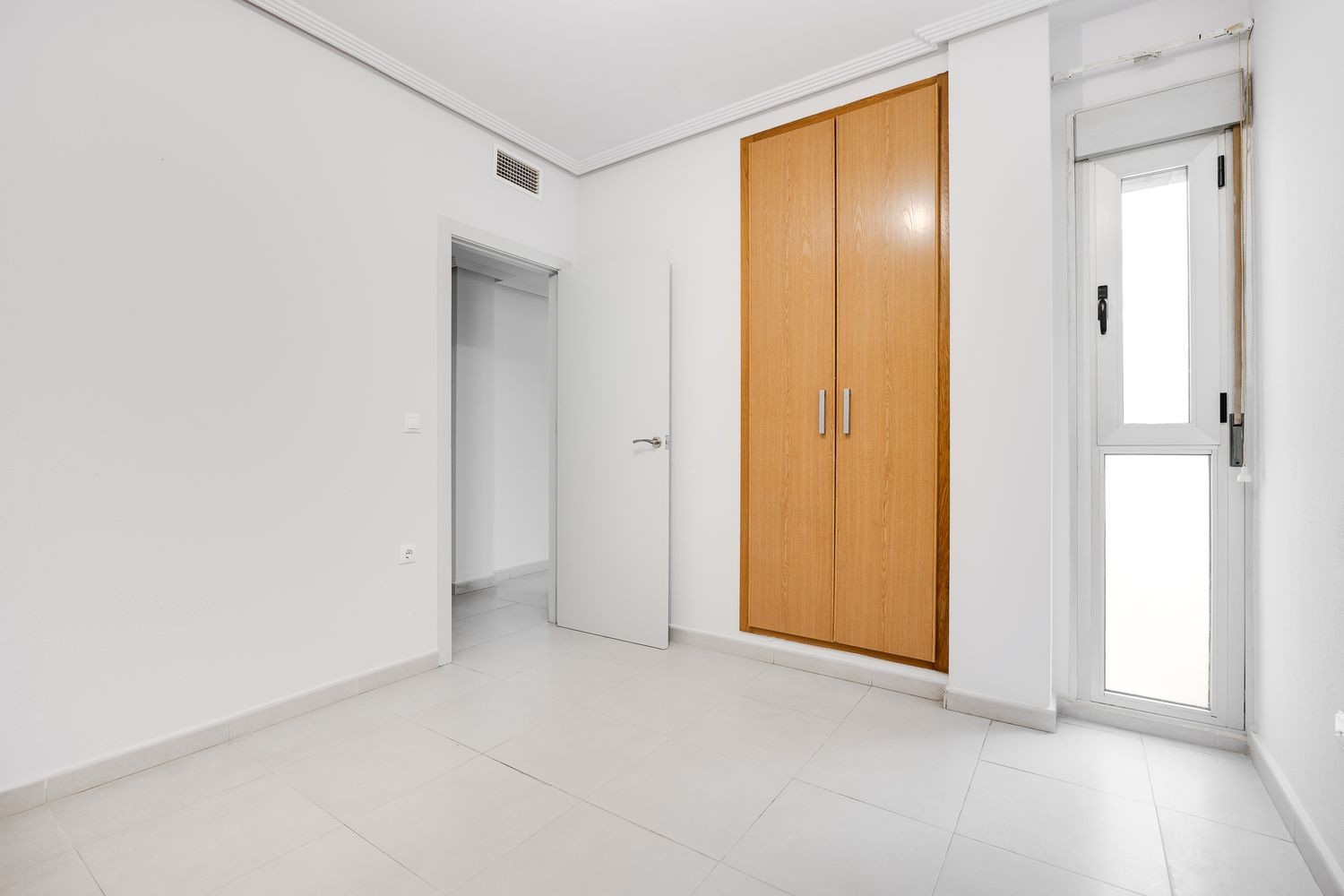 Apartment à Torrevieja, Alicante, Espagne 3 chambres, 92 m2 No. 183416