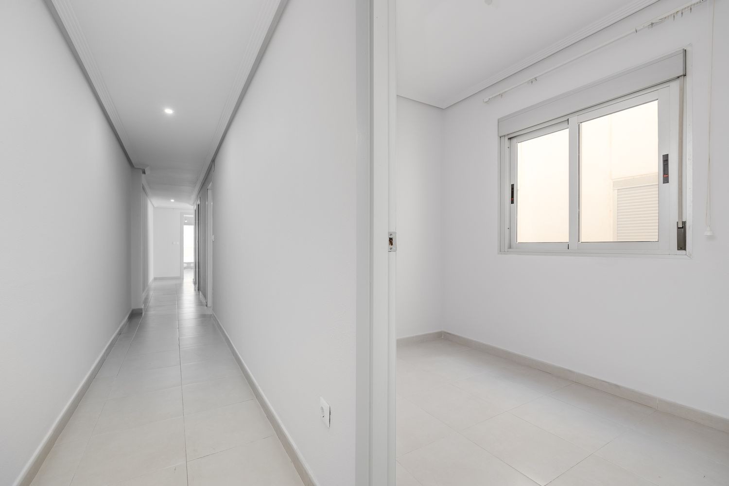 Apartment à Torrevieja, Alicante, Espagne 3 chambres, 92 m2 No. 183416