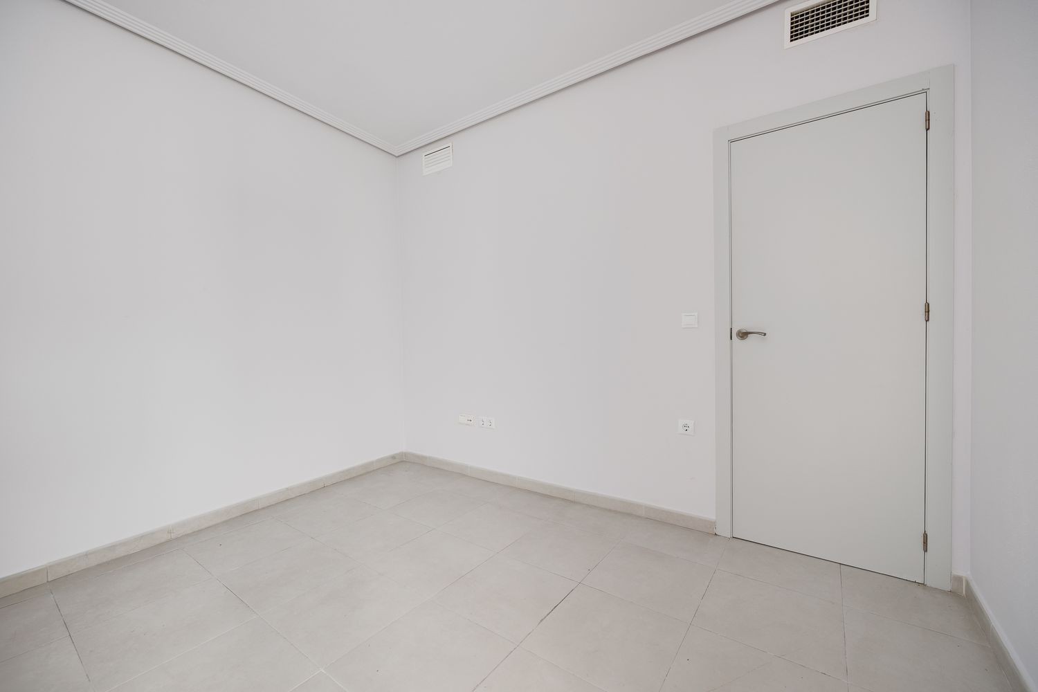 Apartment à Torrevieja, Alicante, Espagne 3 chambres, 92 m2 No. 183416