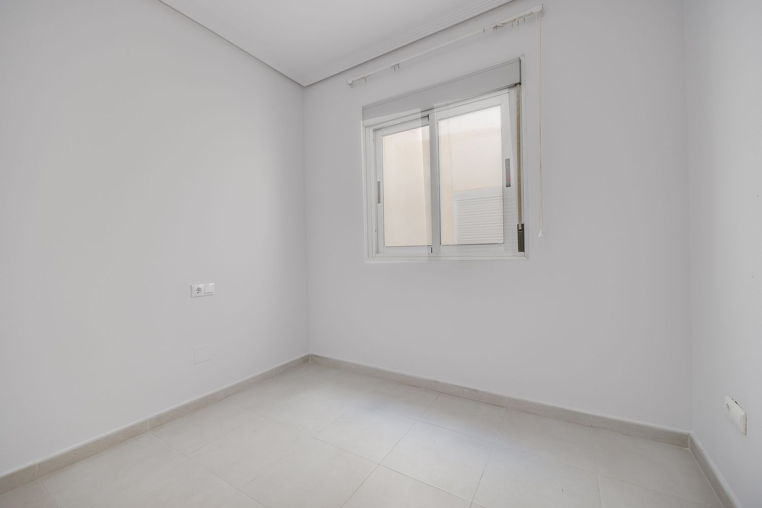 Apartment à Torrevieja, Alicante, Espagne 3 chambres, 92 m2 No. 183416