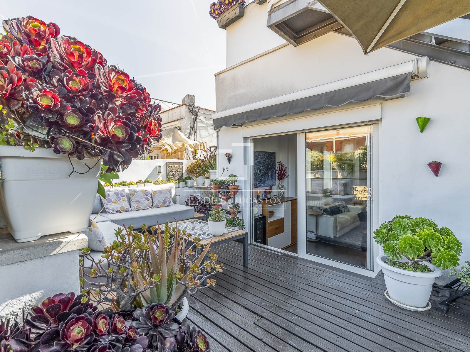 Takvåning i Barcelona, Spanien 1 sovrum, 43 kvm. Nr. 166787
