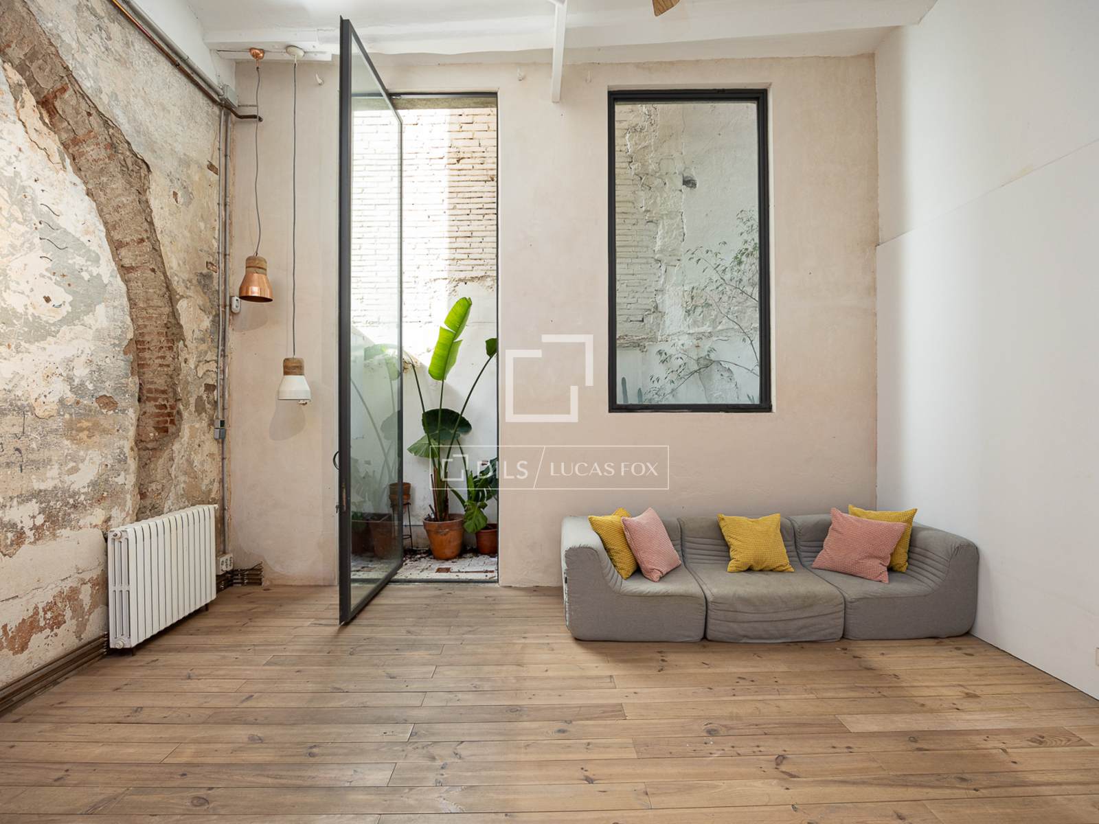 Apartment à Barcelona, Espagne 1 chambre, 163 m2 No. 166786