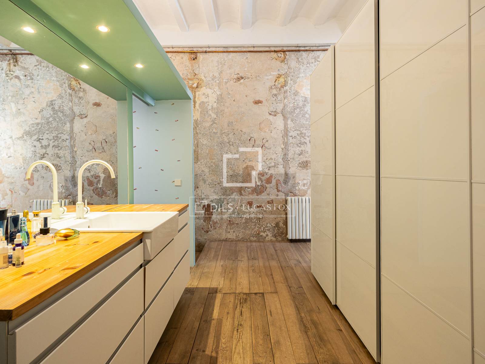 Apartment à Barcelona, Espagne 1 chambre, 163 m2 No. 166786