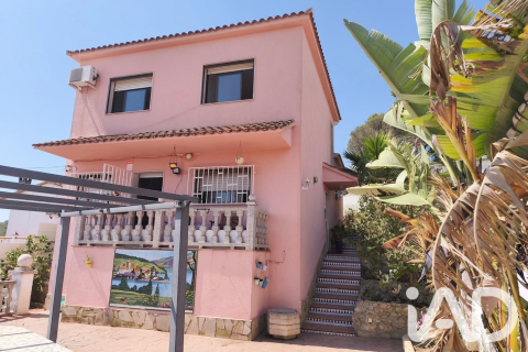 Māja Albinyana, Tarragona, Spānijā 4 istabas, 230 m2 Nr. 188136