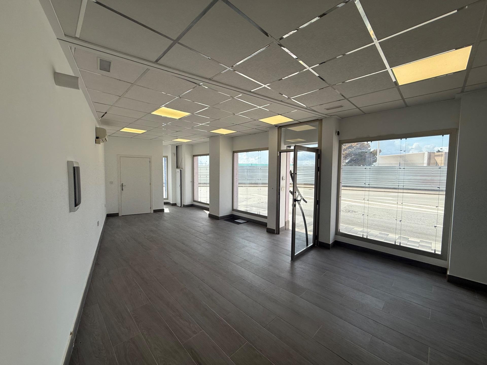 Ofiss Torrevieja, Alicante, Spānijā 50 m2 Nr. 155359
