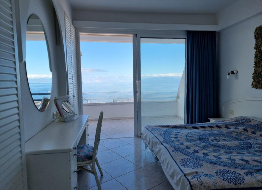 Apartamento en Tenerife, España 2 dormitorios, 86 m2 No. 195210