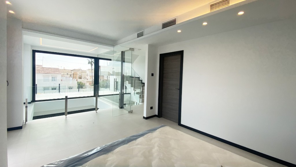 Villa in Torrevieja, Alicante, Spanien 4 Schlafzimmer, 573 m2 Nr. 145008