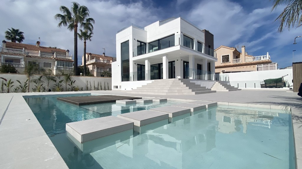 Villa in Torrevieja, Alicante, Spanien 4 Schlafzimmer, 573 m2 Nr. 145008