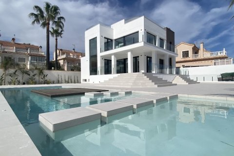 Willa w Torrevieja, Alicante, Hiszpania 4 sypialnie, 573 mkw. nr 145008
