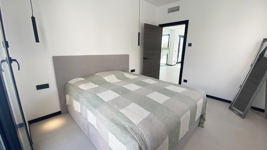 Villa in Torrevieja, Alicante, Spanien 4 Schlafzimmer, 573 m2 Nr. 145008