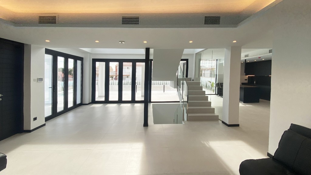 Villa in Torrevieja, Alicante, Spanien 4 Schlafzimmer, 573 m2 Nr. 145008