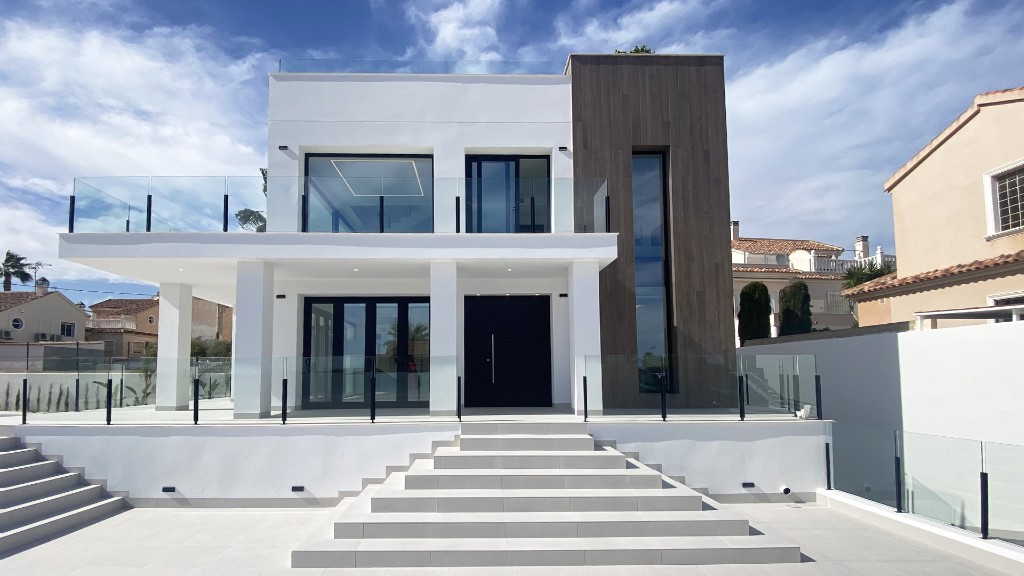 Villa in Torrevieja, Alicante, Spanien 4 Schlafzimmer, 573 m2 Nr. 145008