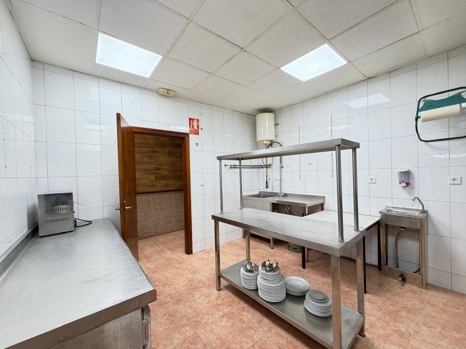 Liikekiinteistö Torrevieja, Alicante, Espanja 98 m2 No. 196286