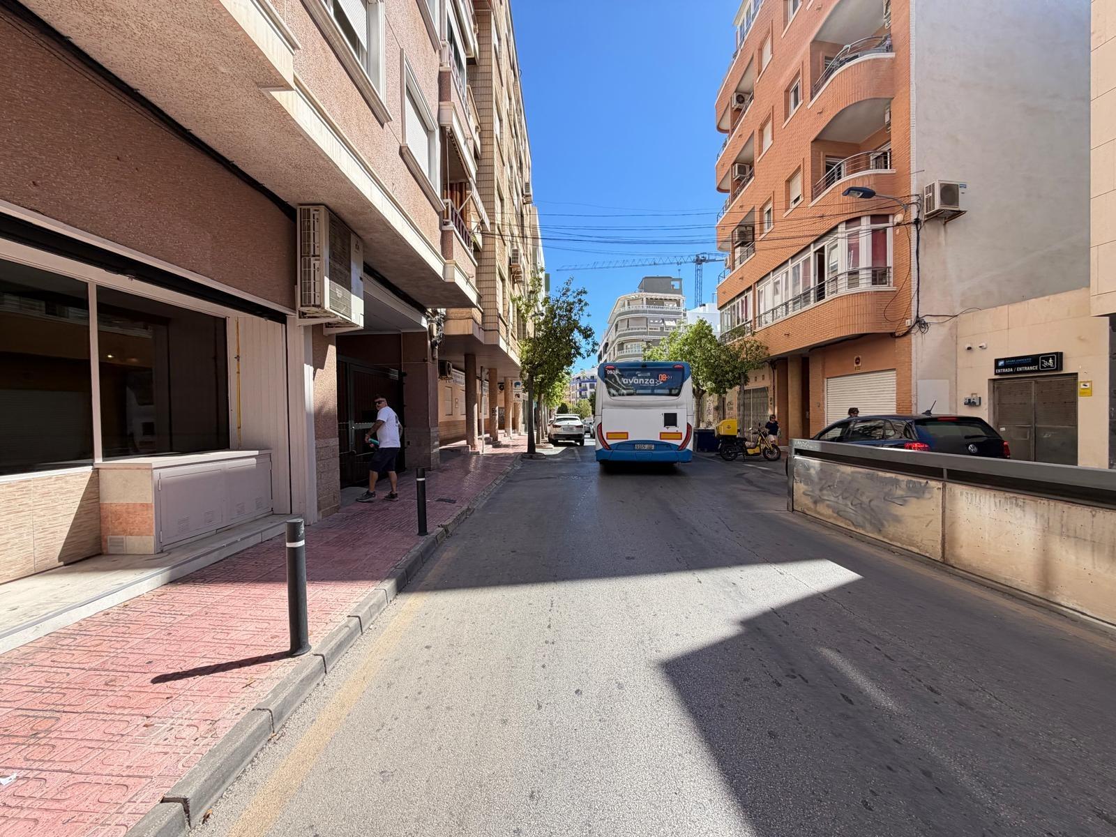 Liikekiinteistö Torrevieja, Alicante, Espanja 98 m2 No. 196286
