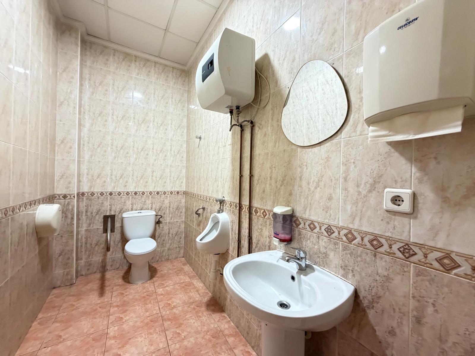 Liikekiinteistö Torrevieja, Alicante, Espanja 98 m2 No. 196286