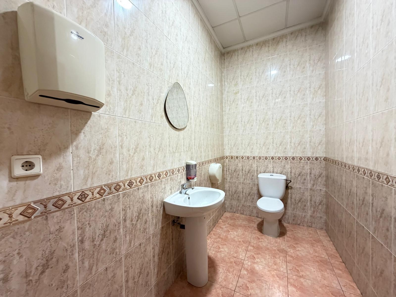 Liikekiinteistö Torrevieja, Alicante, Espanja 98 m2 No. 196286