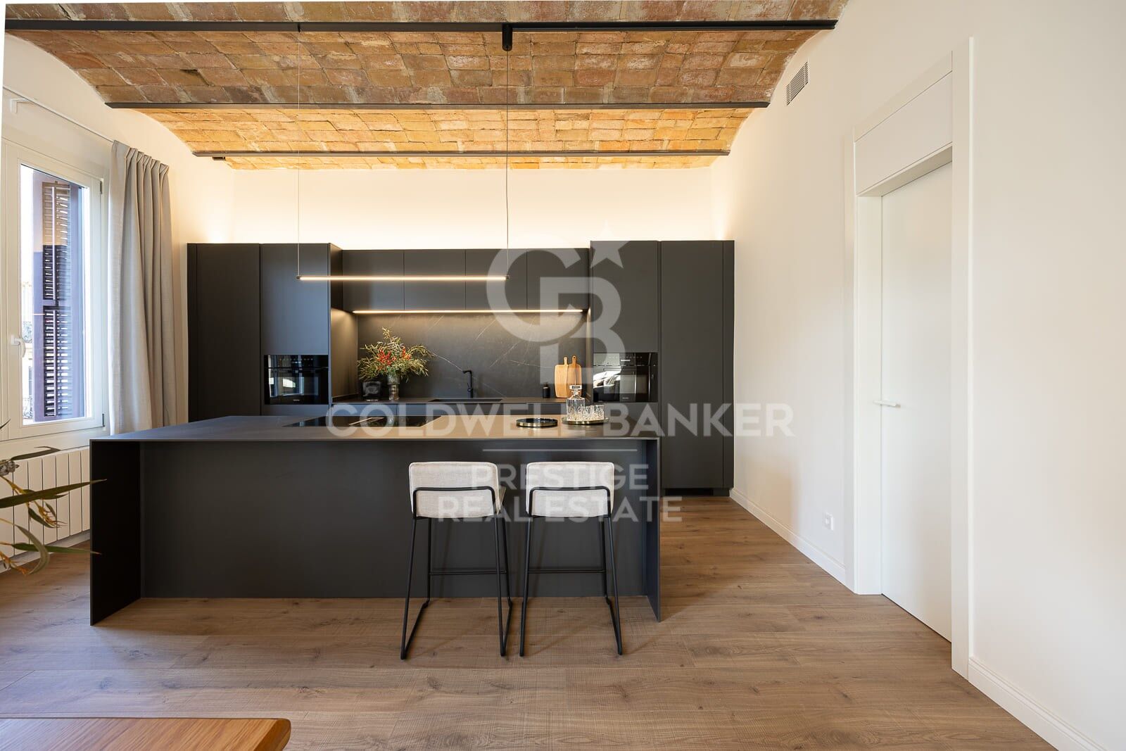Huoneisto Barcelona, Espanja 4 makuuhuonetta, 241 m2 No. 158388