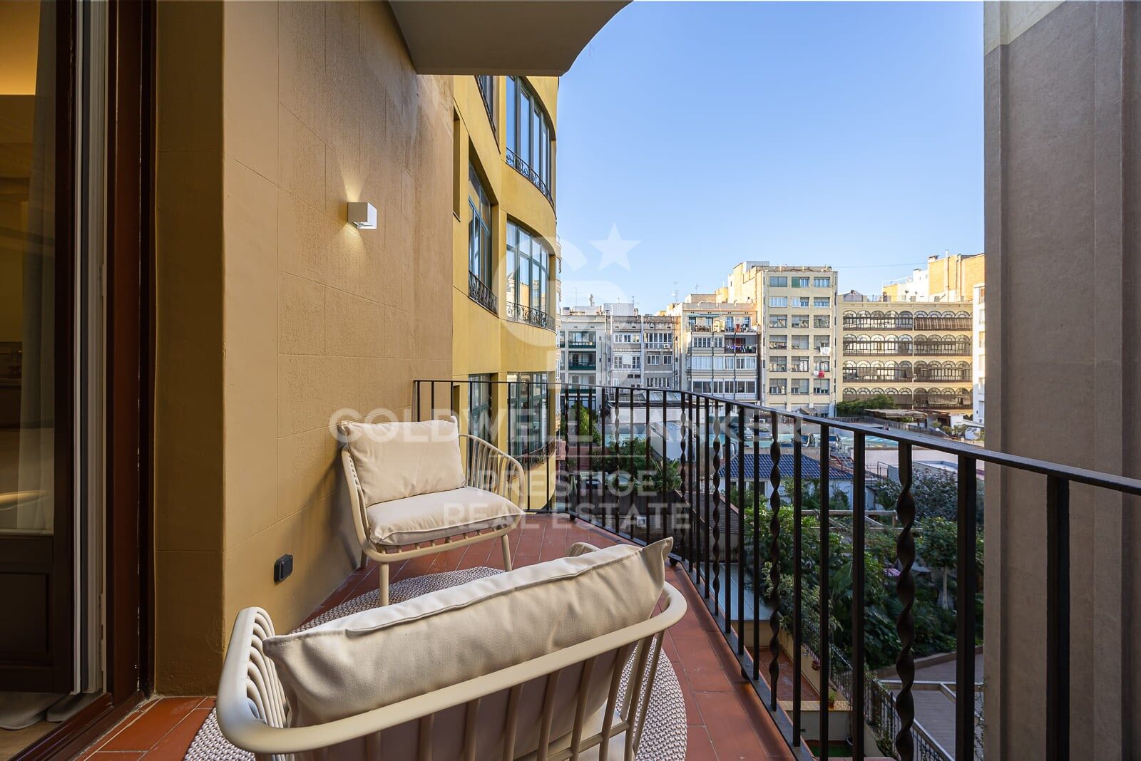 Huoneisto Barcelona, Espanja 4 makuuhuonetta, 241 m2 No. 158388