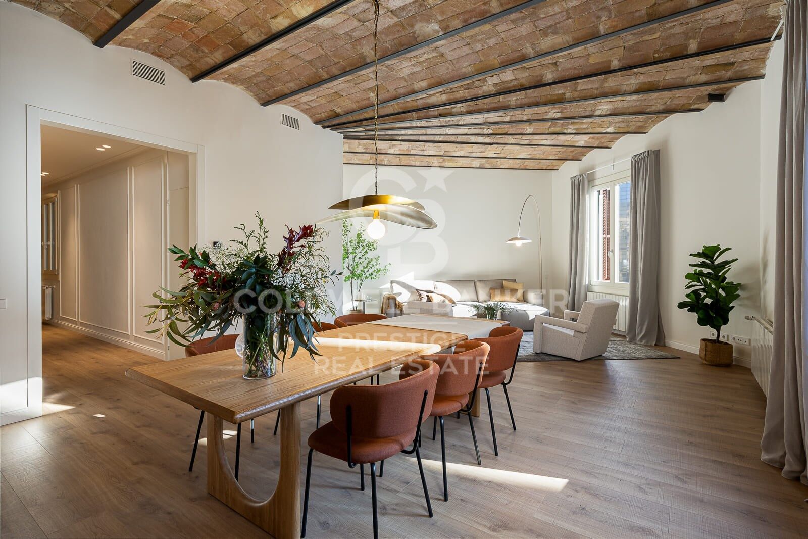 Huoneisto Barcelona, Espanja 4 makuuhuonetta, 241 m2 No. 158388
