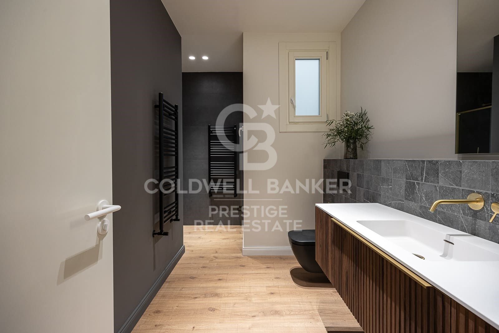 Huoneisto Barcelona, Espanja 4 makuuhuonetta, 241 m2 No. 158388