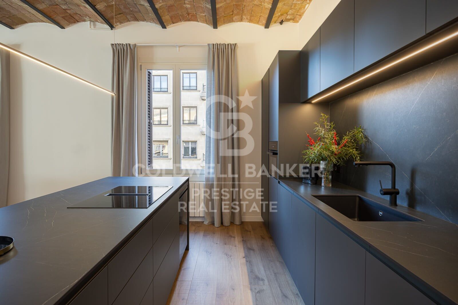 Huoneisto Barcelona, Espanja 4 makuuhuonetta, 241 m2 No. 158388