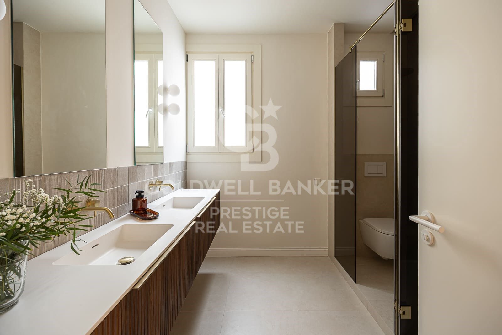 Huoneisto Barcelona, Espanja 4 makuuhuonetta, 241 m2 No. 158388