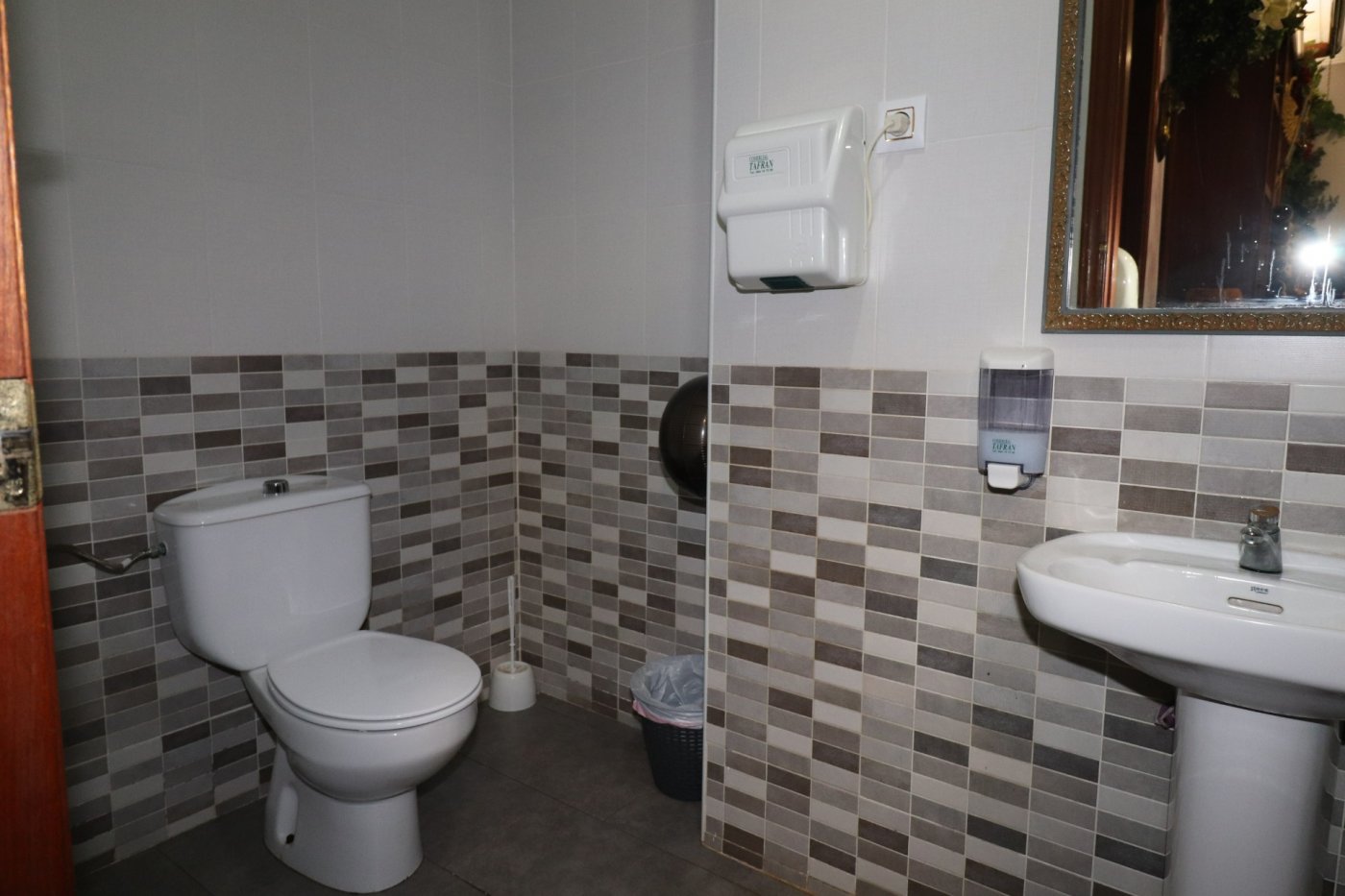 Liikekiinteistö Torrevieja, Alicante, Espanja 400 m2 No. 194262