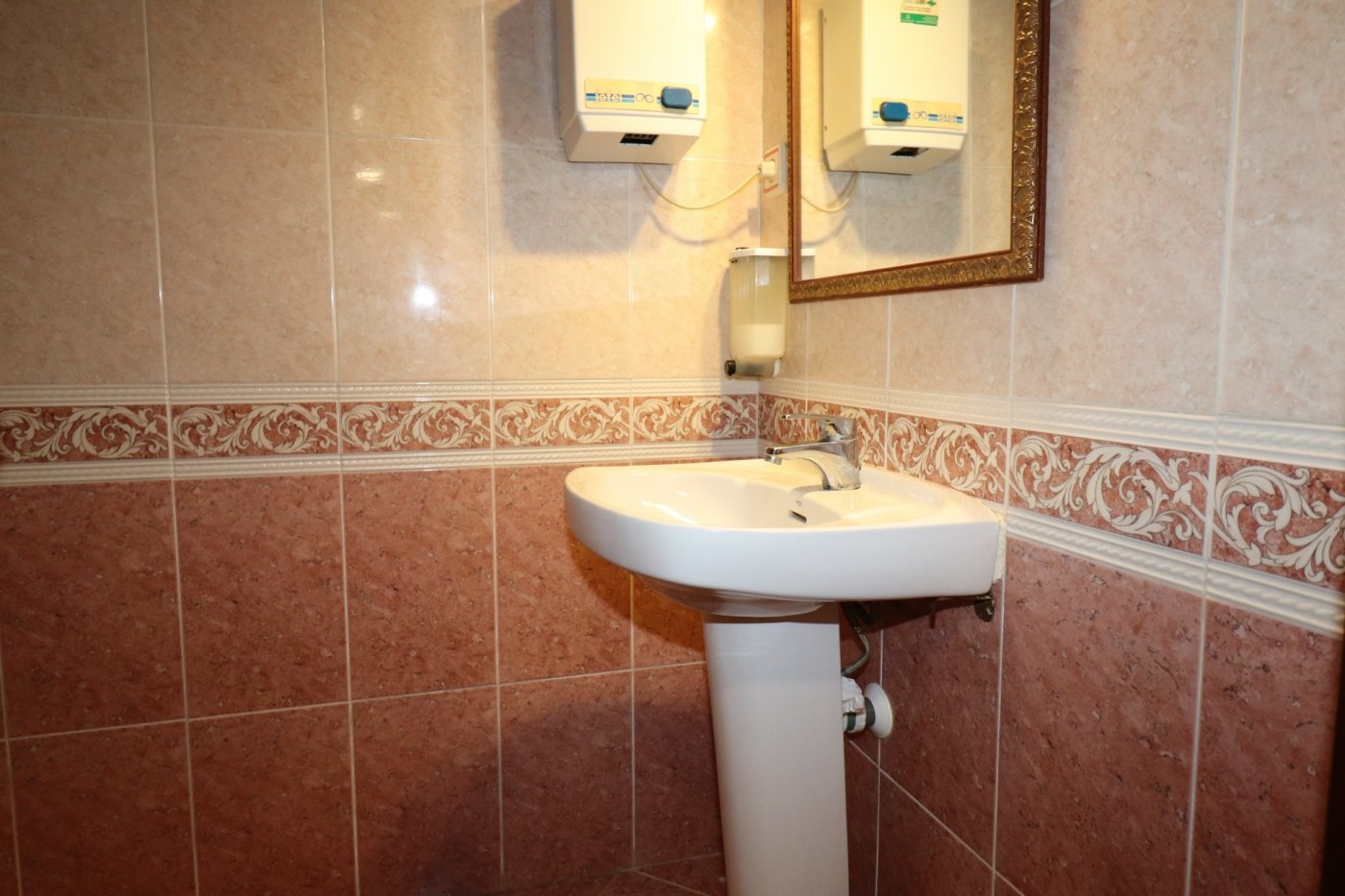 Liikekiinteistö Torrevieja, Alicante, Espanja 400 m2 No. 194262