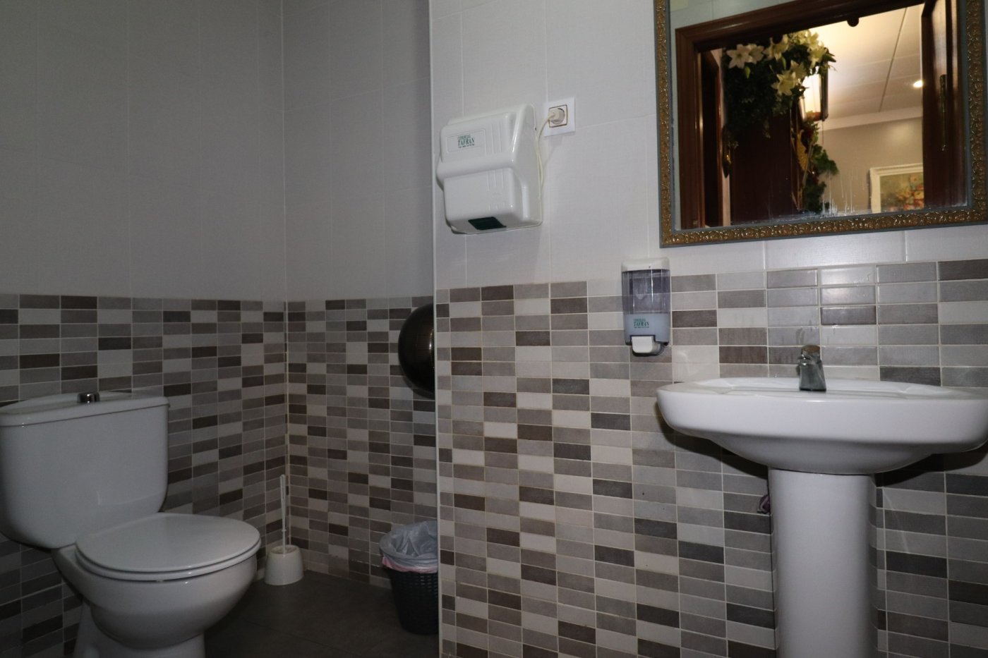 Liikekiinteistö Torrevieja, Alicante, Espanja 400 m2 No. 194262