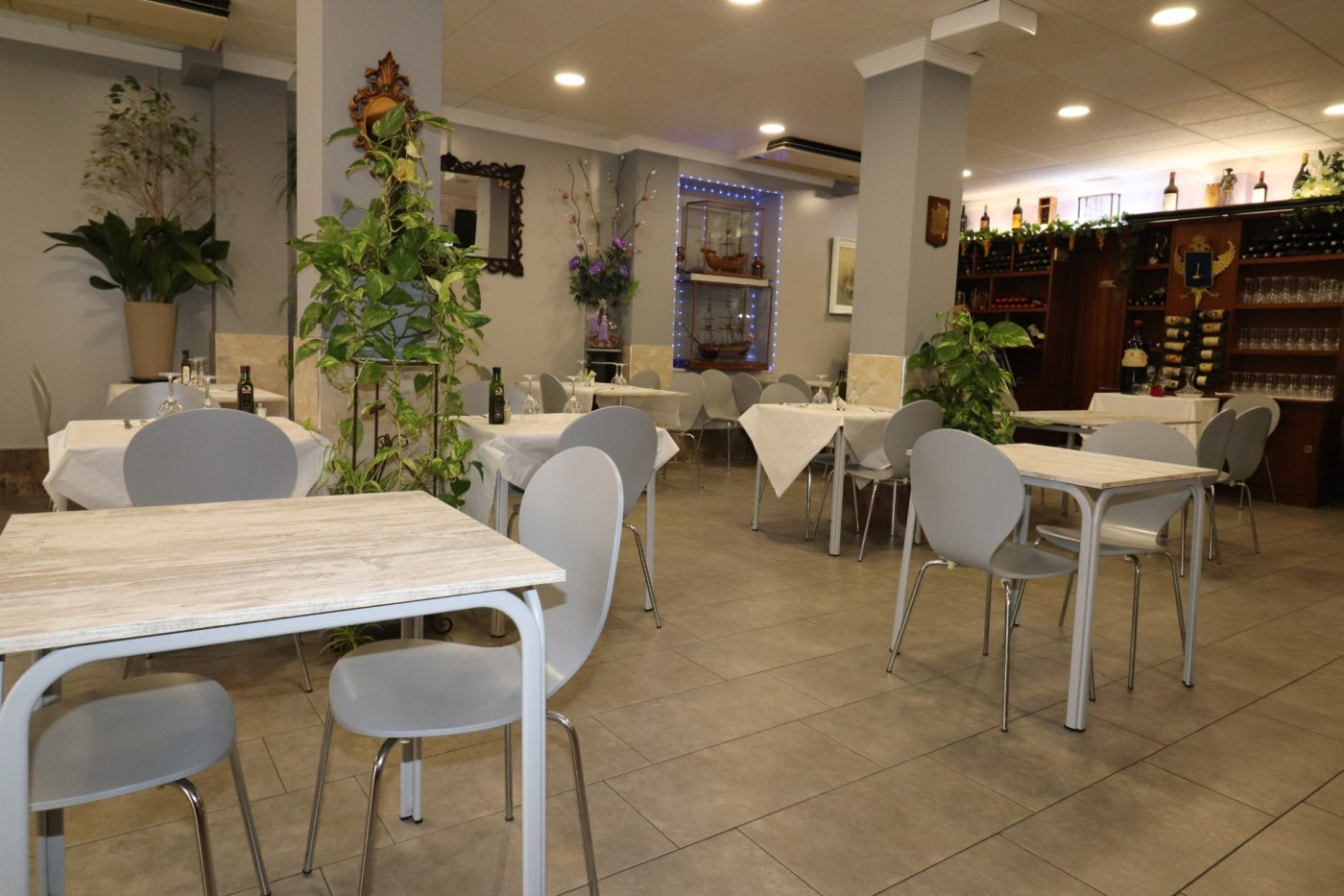 Liikekiinteistö Torrevieja, Alicante, Espanja 400 m2 No. 194262
