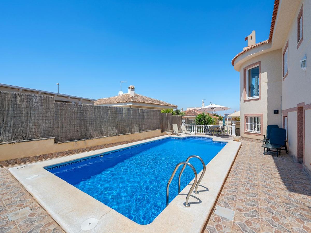 Villa à Benijofar, Alicante, Espagne 5 chambres, 179 m2 No. 149066