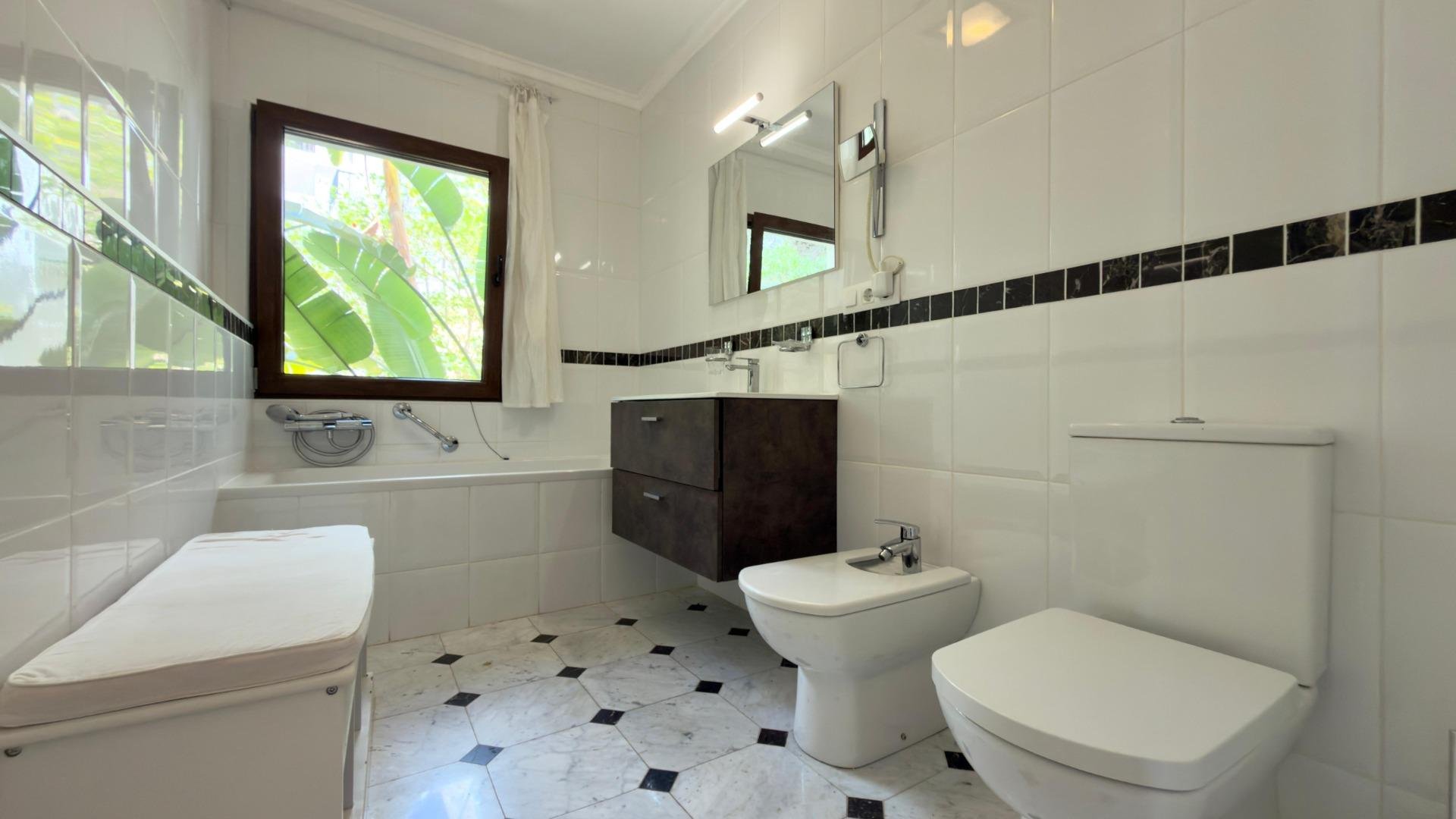 Huvila Altea, Alicante, Espanja 500 m2 No. 167927