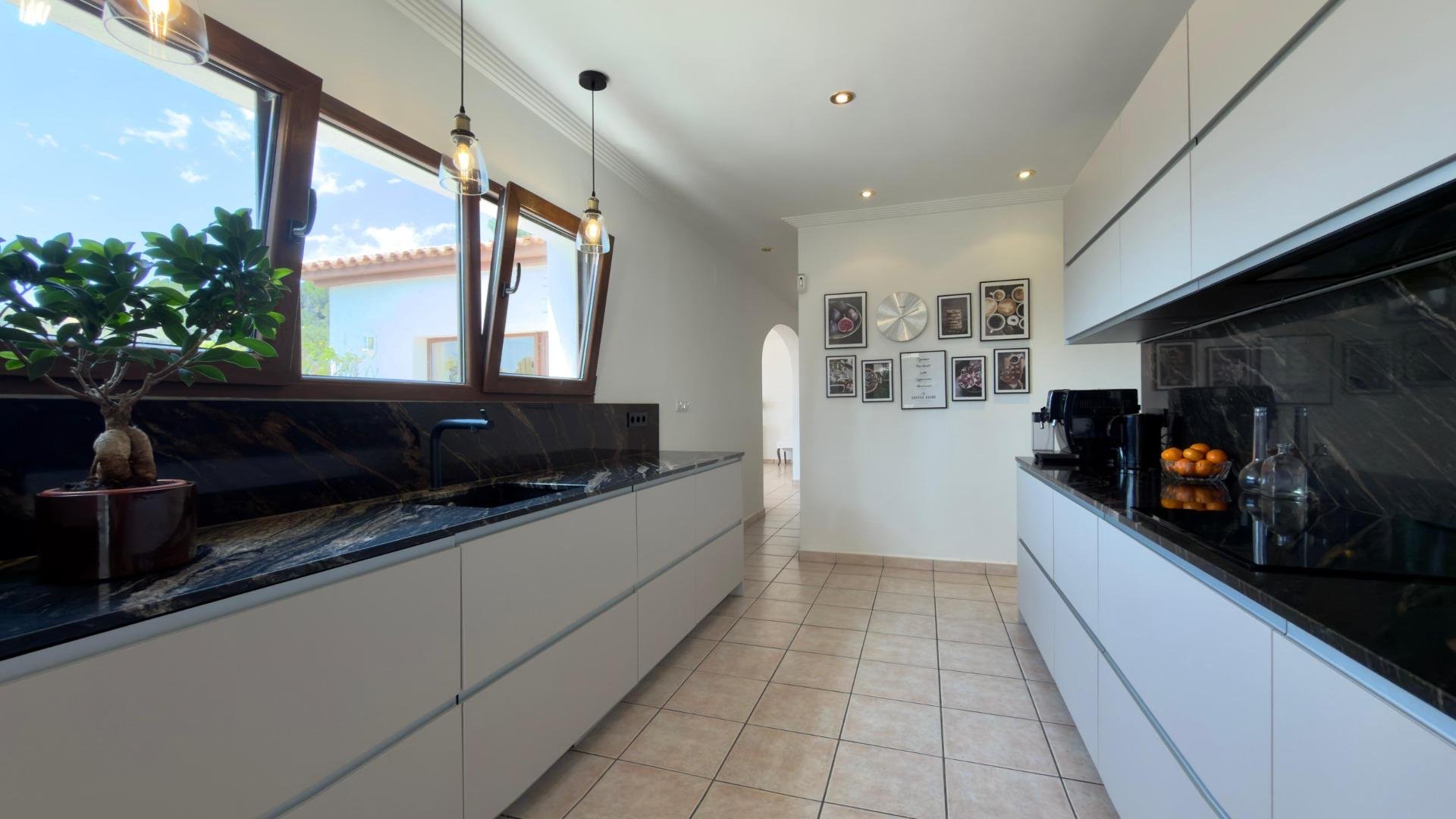 Huvila Altea, Alicante, Espanja 500 m2 No. 167927