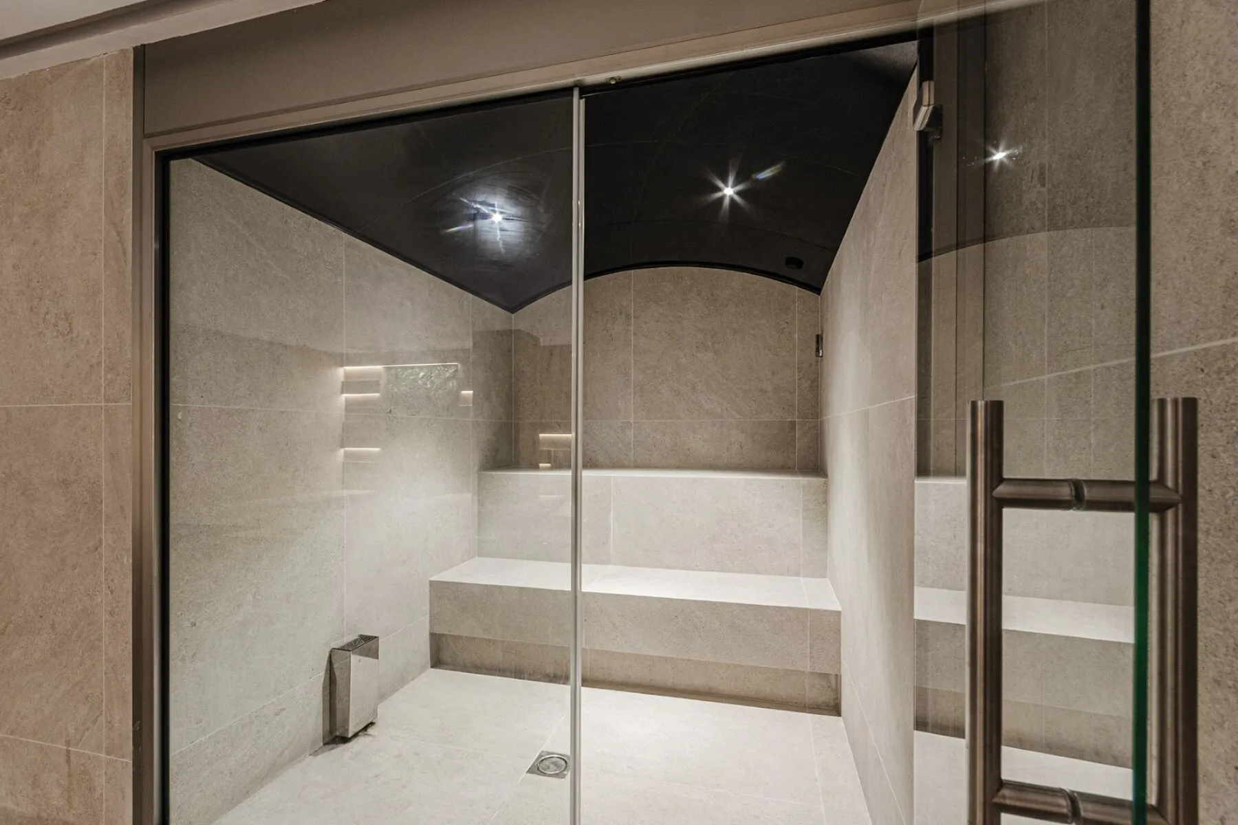 House in Barcelona, Spain 5 bedrooms,  No. 141102