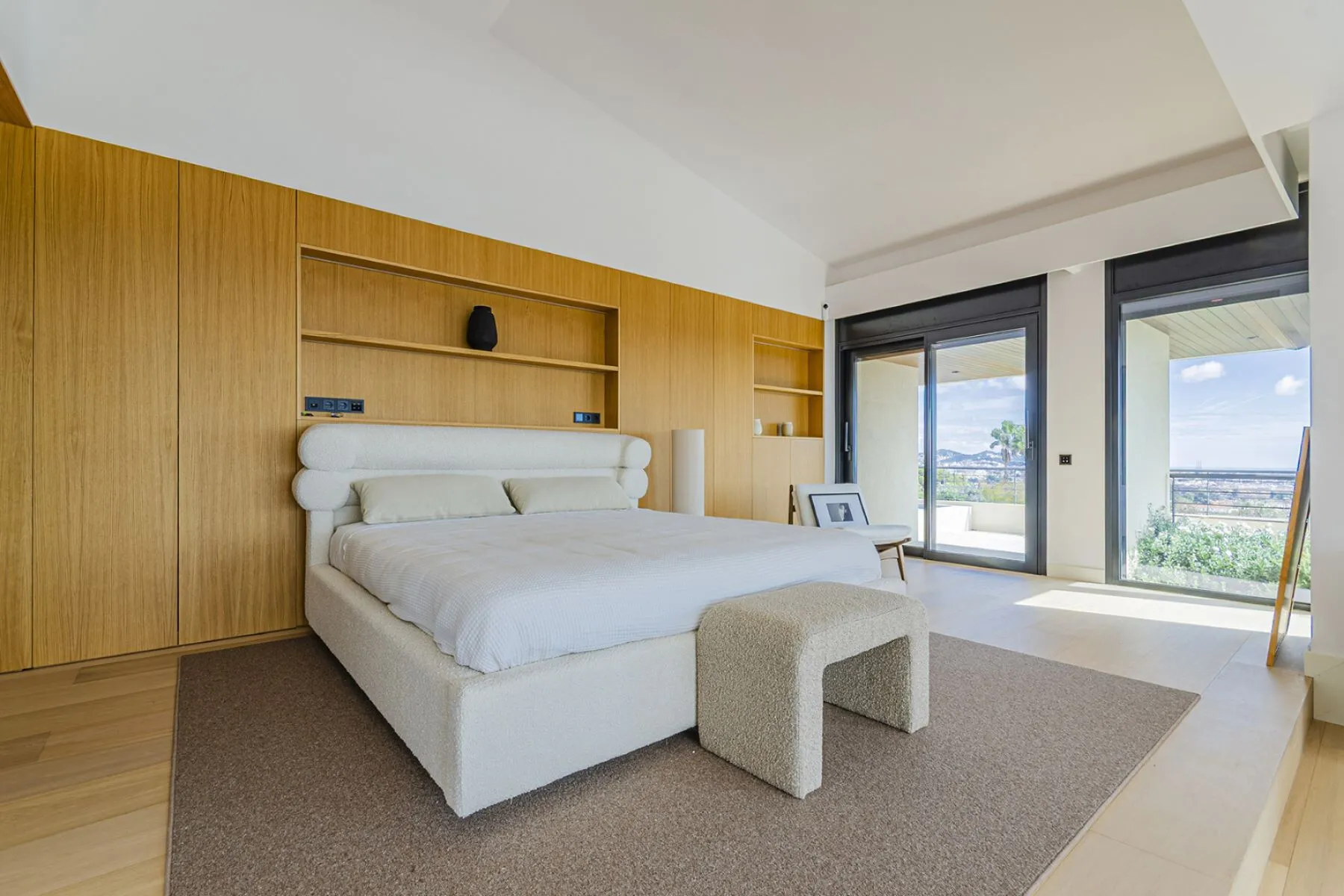 House in Barcelona, Spain 5 bedrooms,  No. 141102
