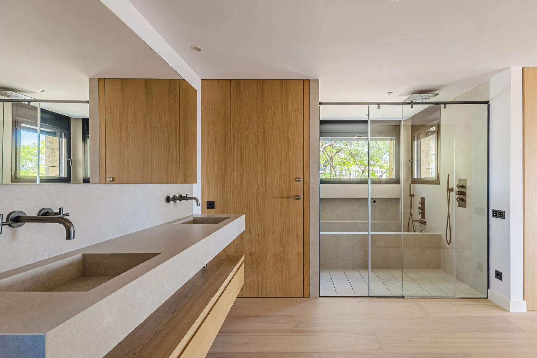 House in Barcelona, Spain 5 bedrooms,  No. 141102