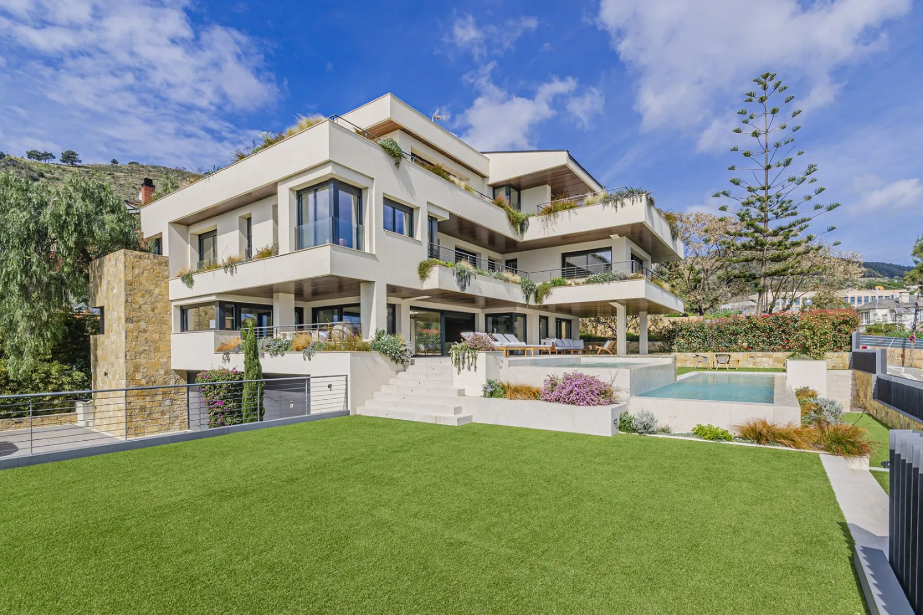 House in Barcelona, Spain 5 bedrooms,  No. 141102