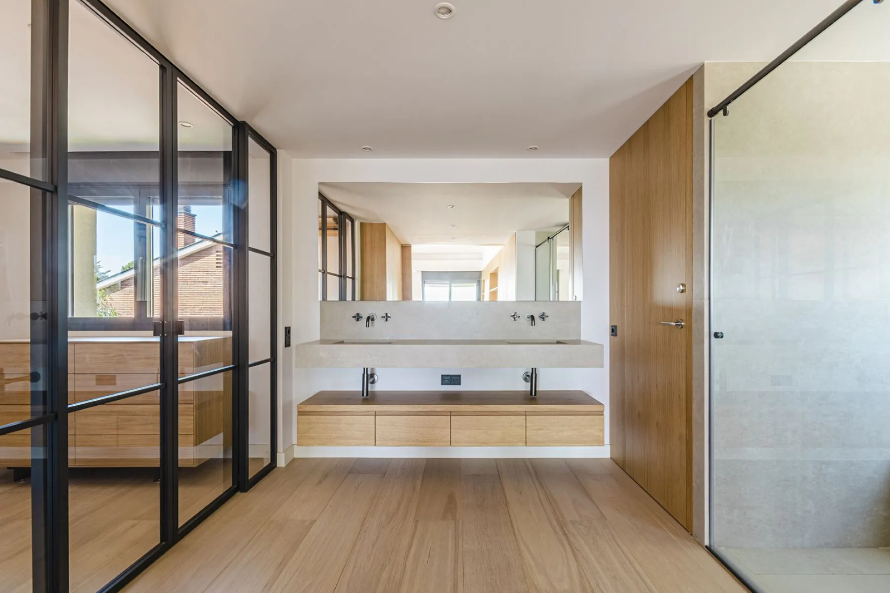 House in Barcelona, Spain 5 bedrooms,  No. 141102