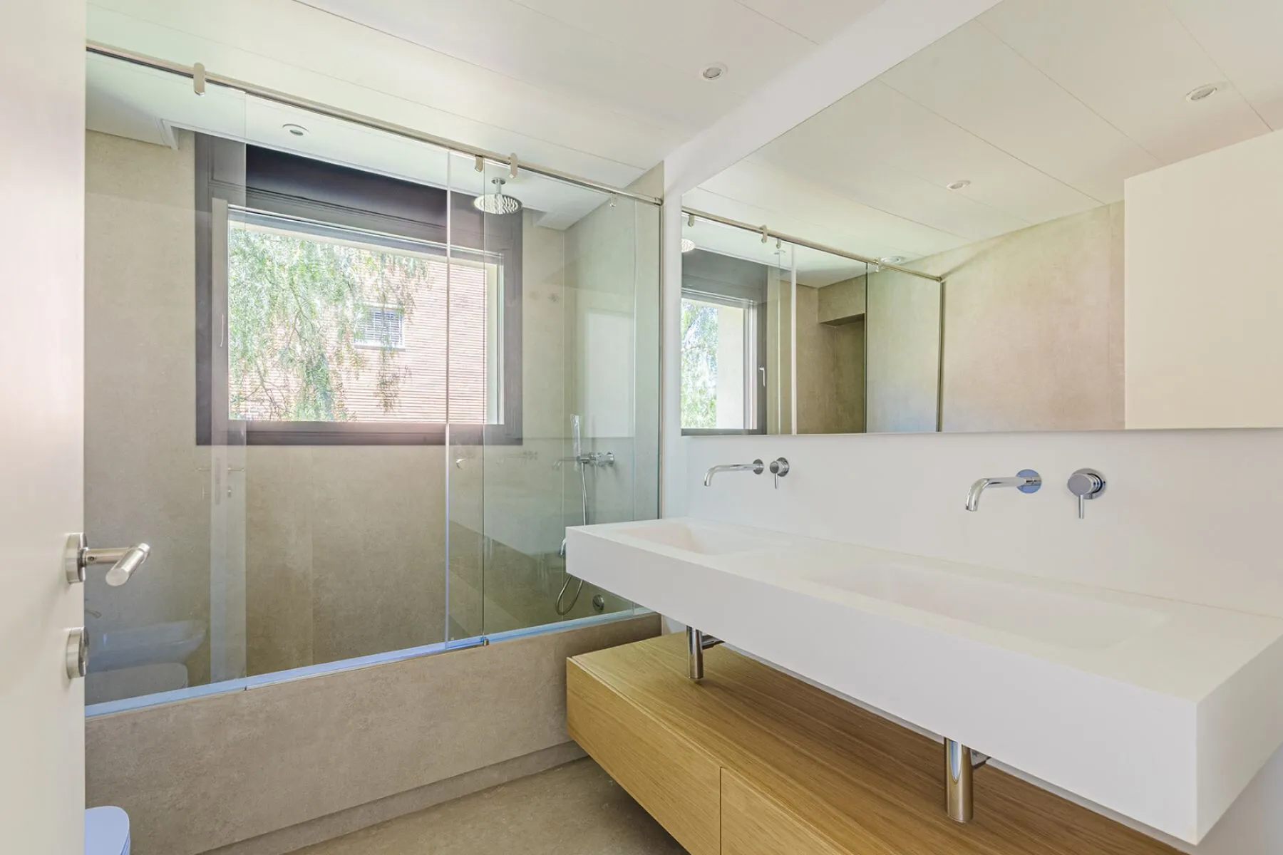 House in Barcelona, Spain 5 bedrooms,  No. 141102