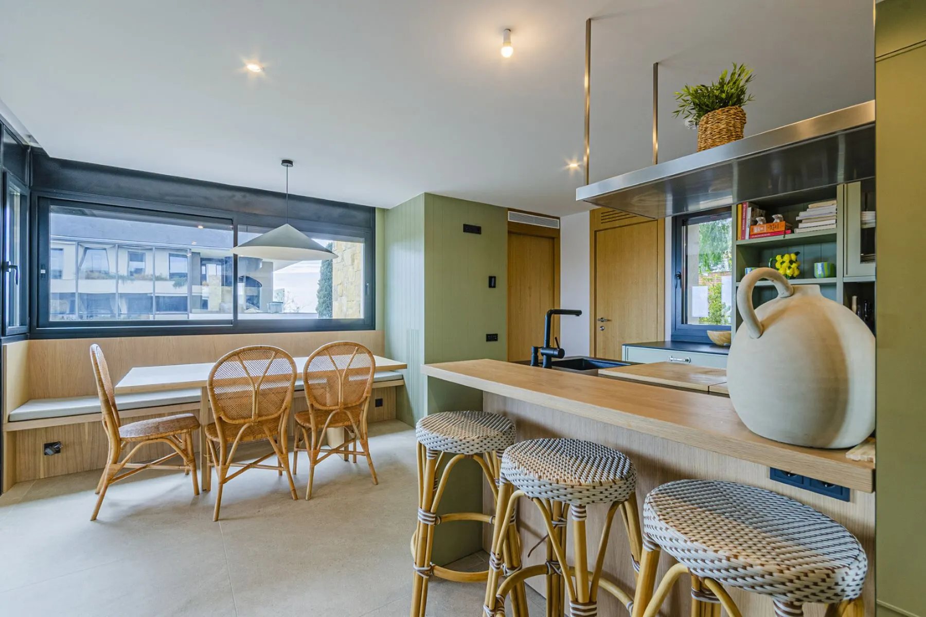 House in Barcelona, Spain 5 bedrooms,  No. 141102