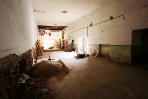 Commercial property in Mansilla de las Mulas, Leon, Spain 232 sq.m. No. 185243