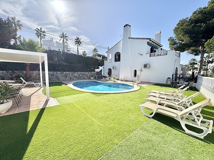 Villa i Villamartin, Alicante, Spanien 4 sovrum, 150 kvm. Nr. 111160