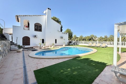 Villa in Villamartin, Alicante, Spain 4 bedrooms, 150 sq.m. No. 111160