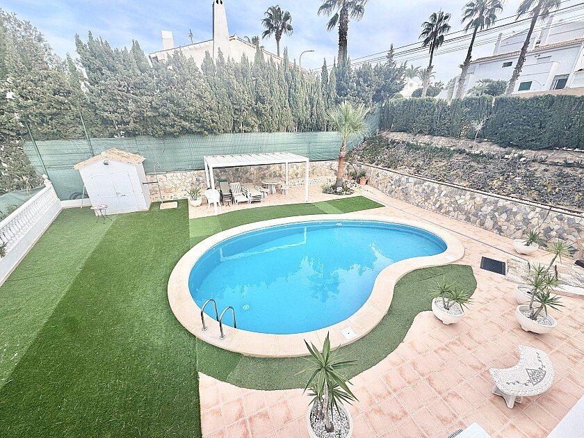 Villa i Villamartin, Alicante, Spanien 4 sovrum, 150 kvm. Nr. 111160